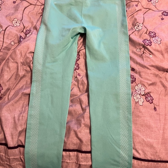 Fabletics women’s light green leggings! - Picture 5 of 5